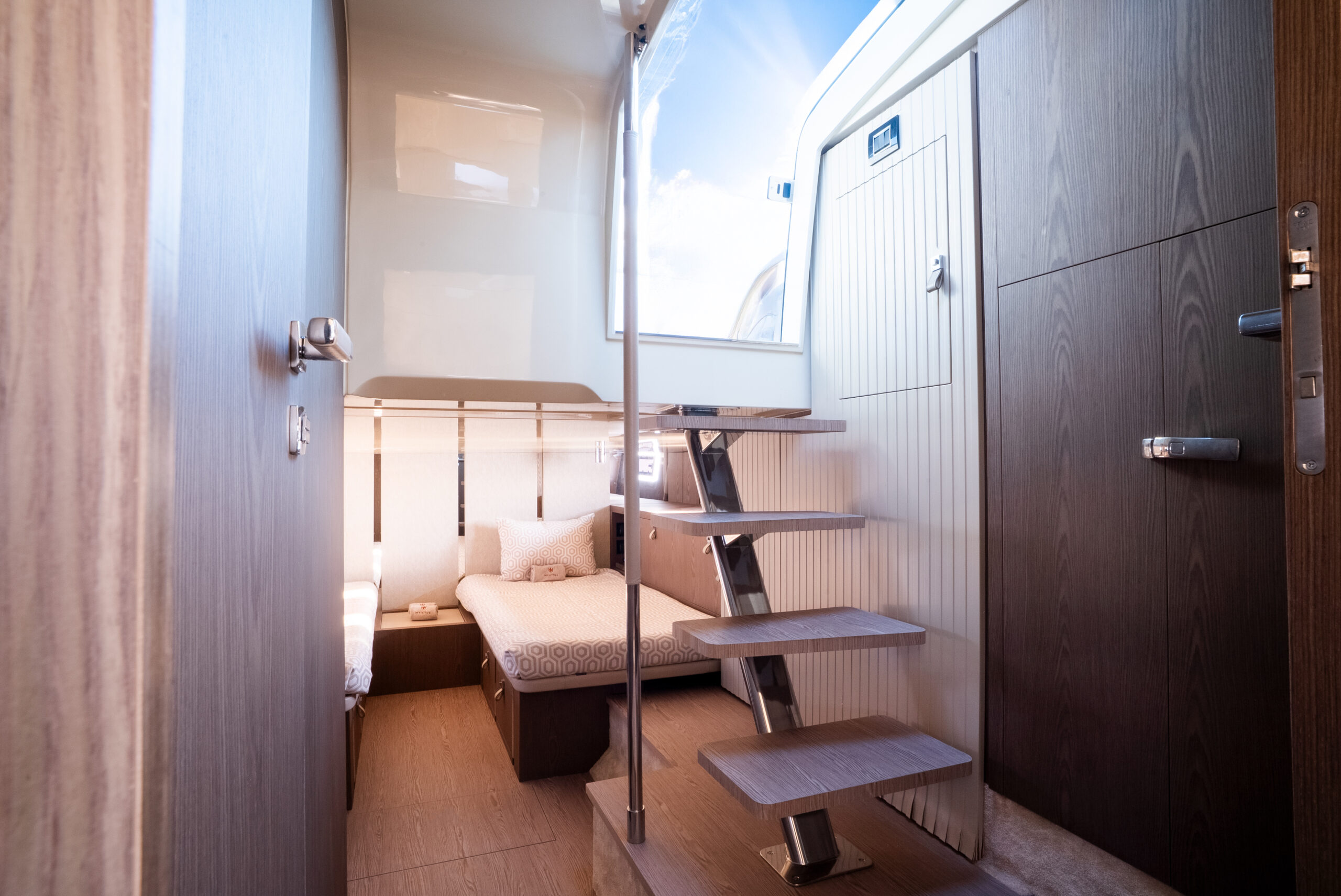 foto: 24 Invictus TT460