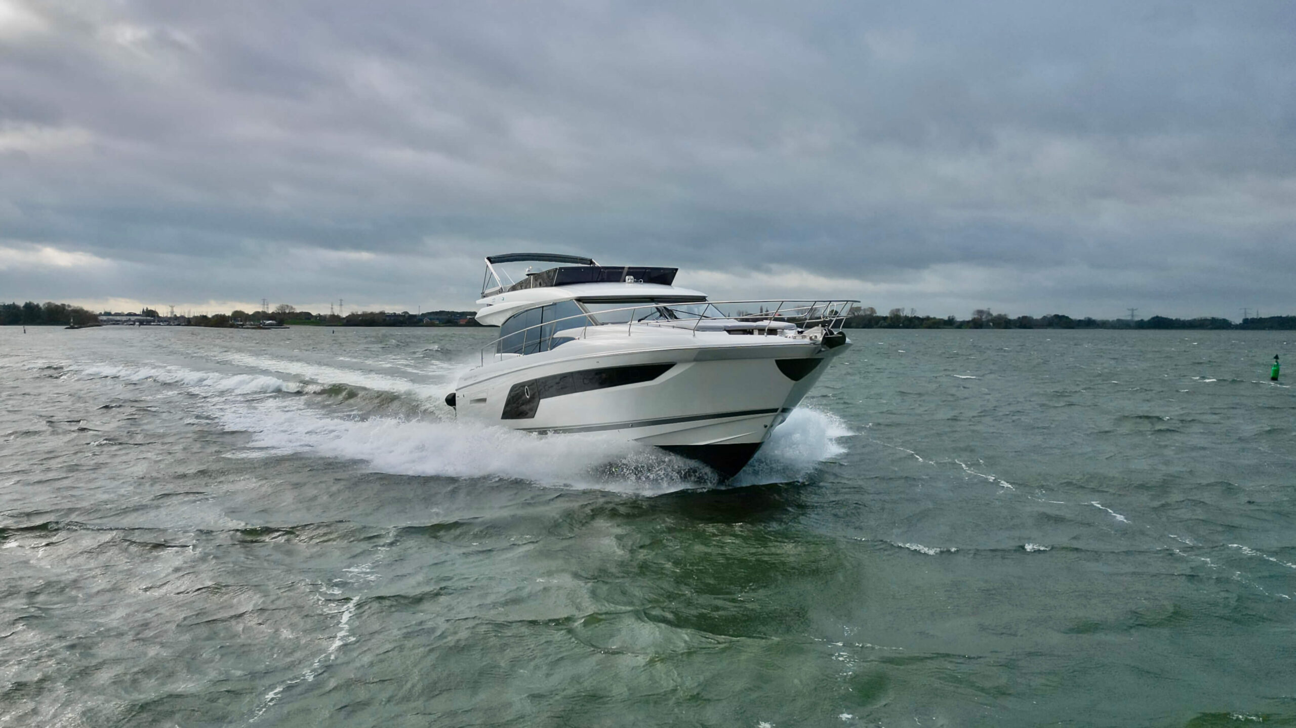 foto: 31 Prestige 590 Flybridge #49