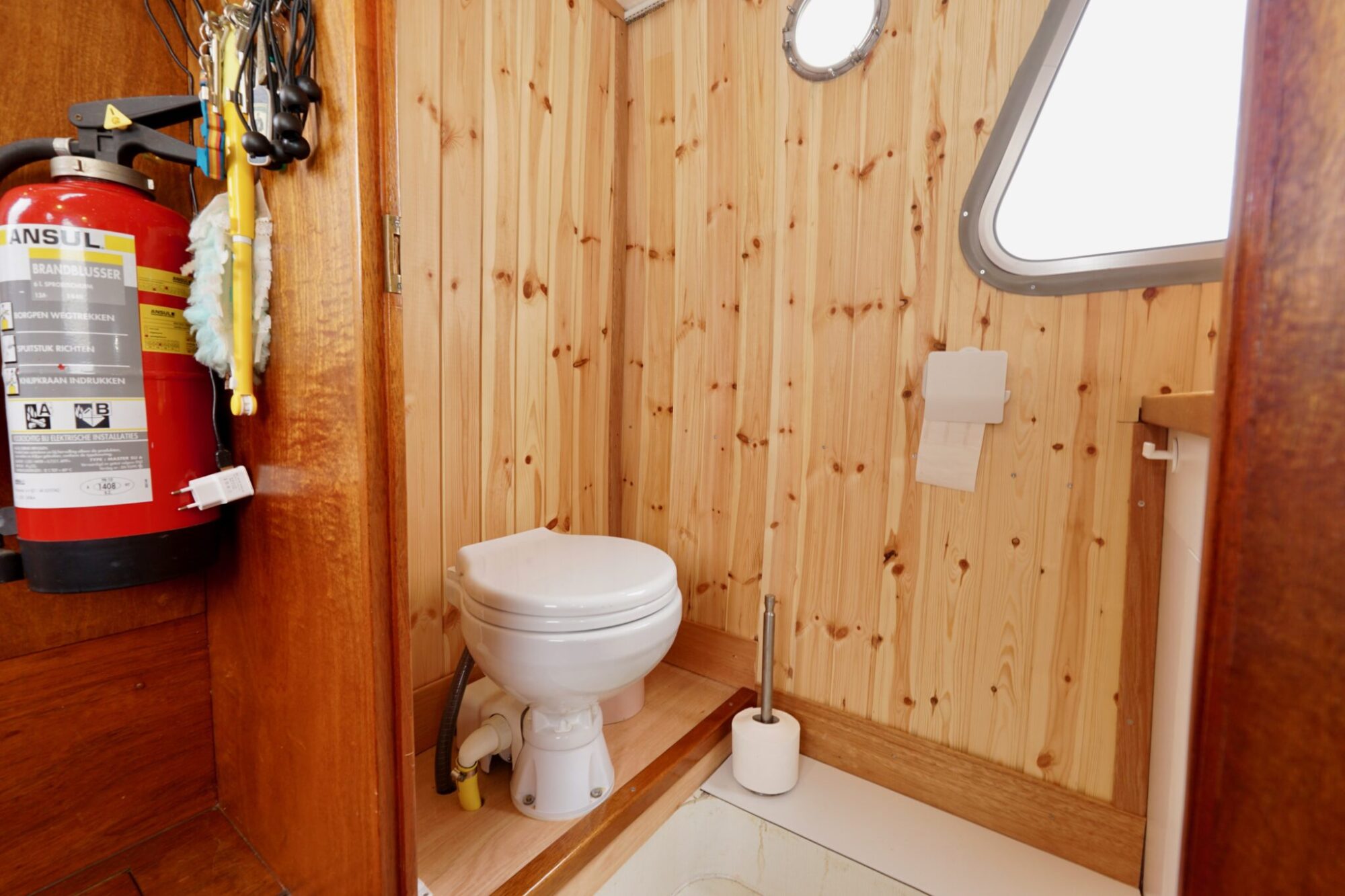 foto: 19 Boot Boot Motortjalk 11.00 OK