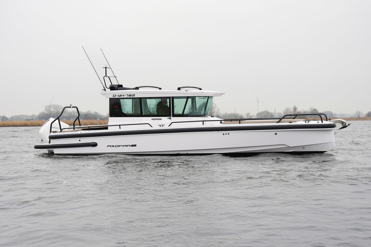 foto: 18 Axopar  28 Cabin