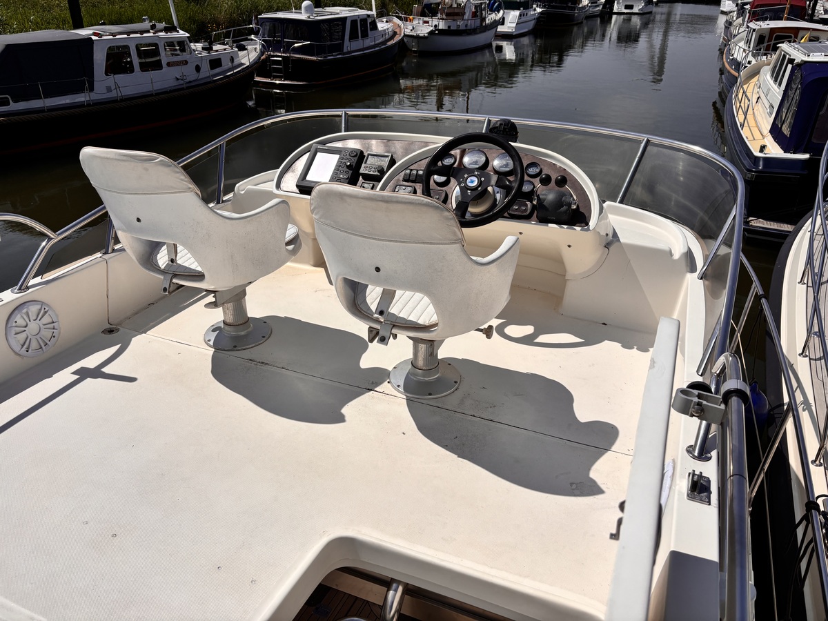 foto: 11 Rodman  30 Cruiser Flybridge 