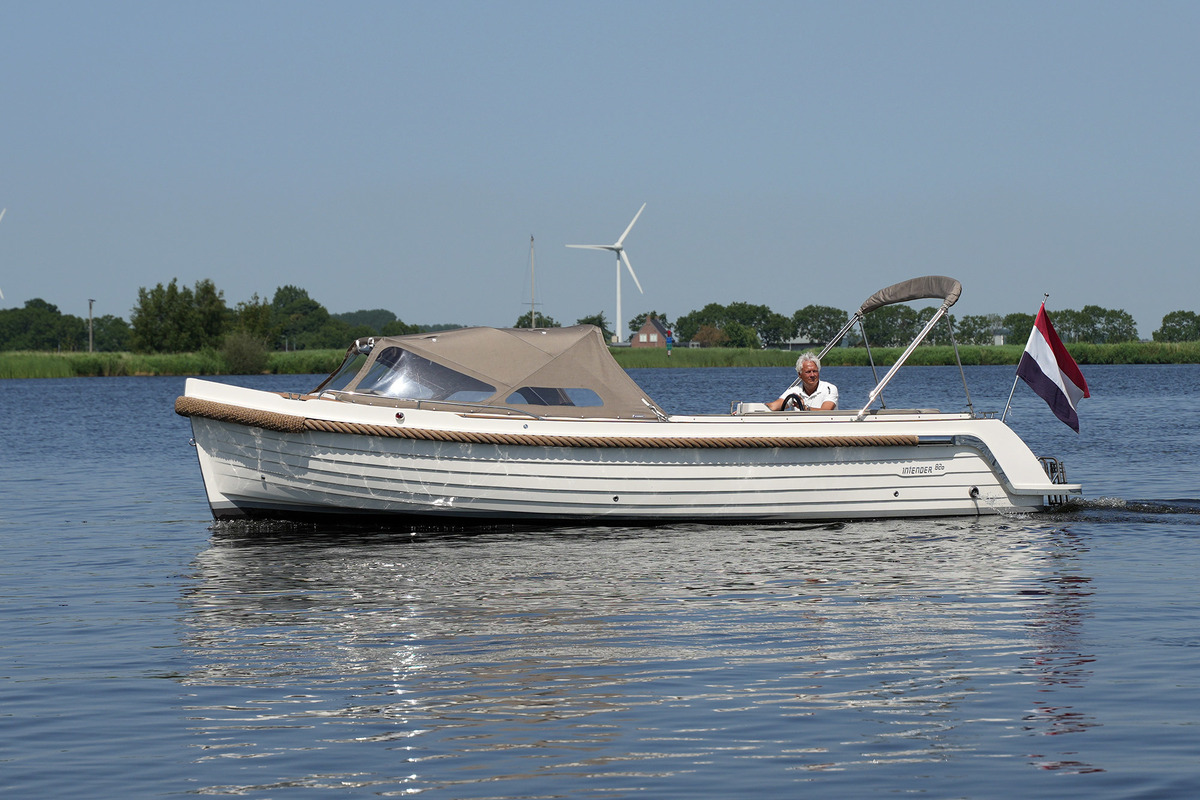 foto: 17 Interboat Intender 820