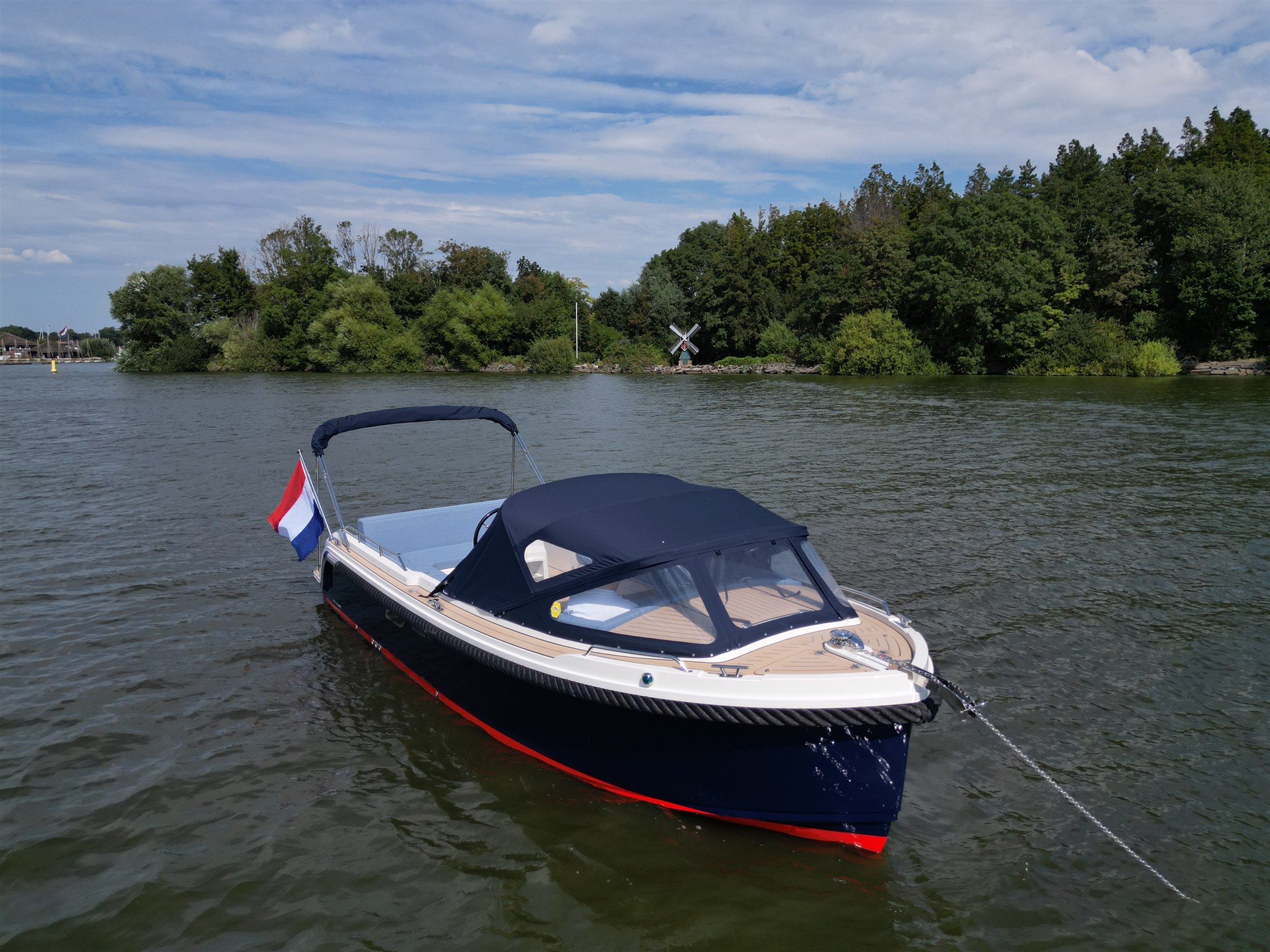 foto: 18 Interboat Intender 750 Cabin