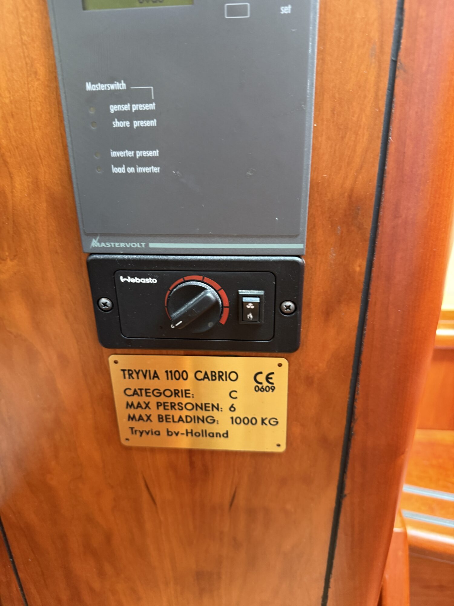 foto: 71 Tryvia Tryvia 1100 OK Cabrio Spiegeldeur