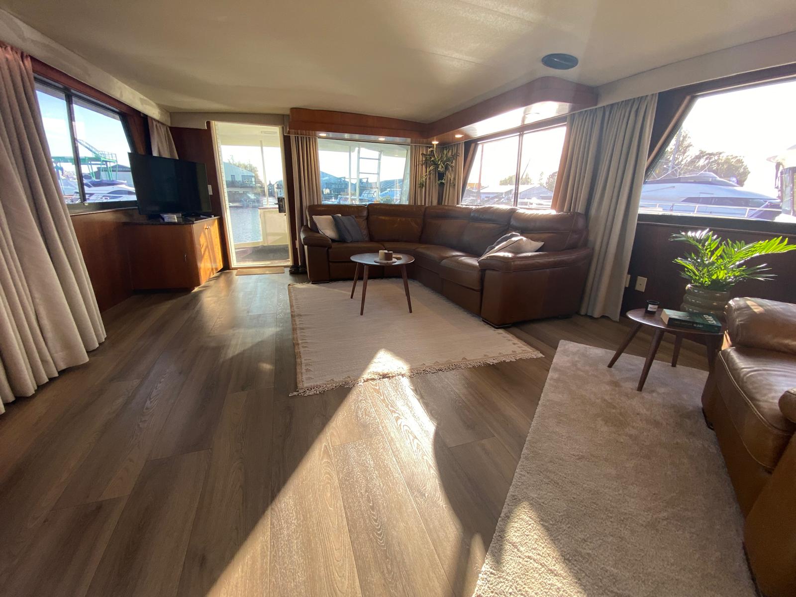 foto: 15 Hatteras 70 Fly ( Varend Woonschip )