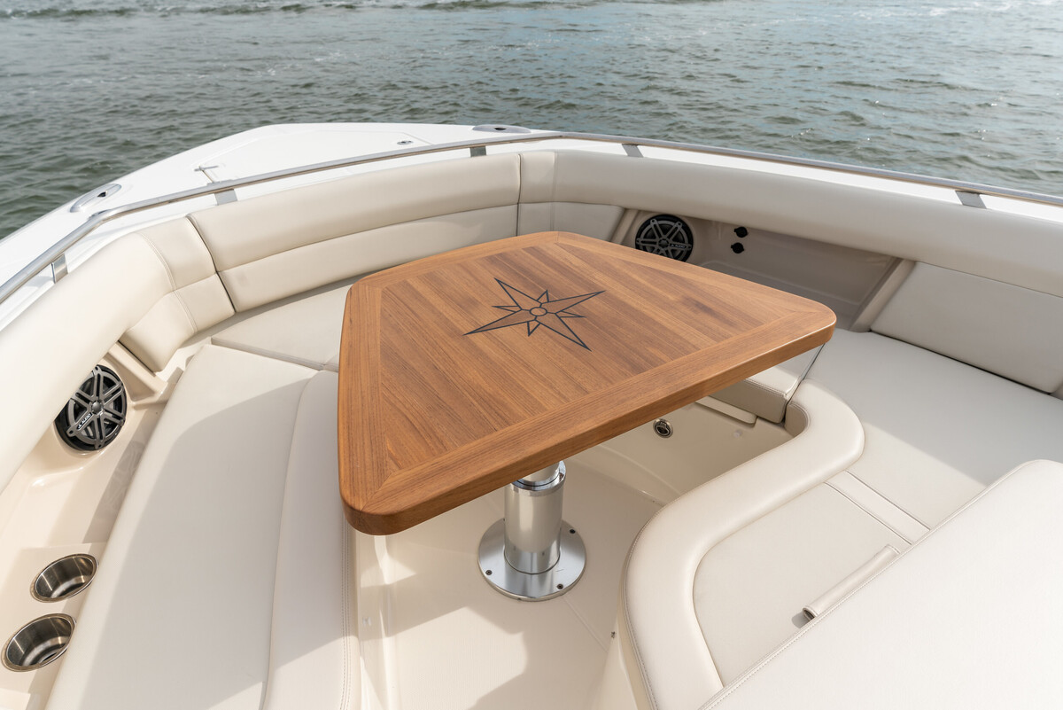 foto: 23 Boston Whaler 380 Realm