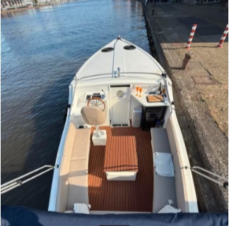 foto: 4 Kajuitsloep 900 Open kuip
