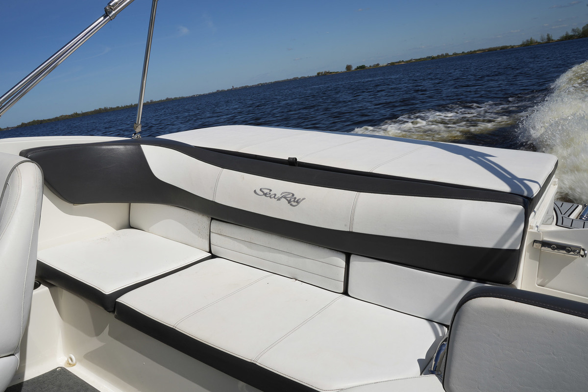 foto: 12 Sea Ray 19 SPX