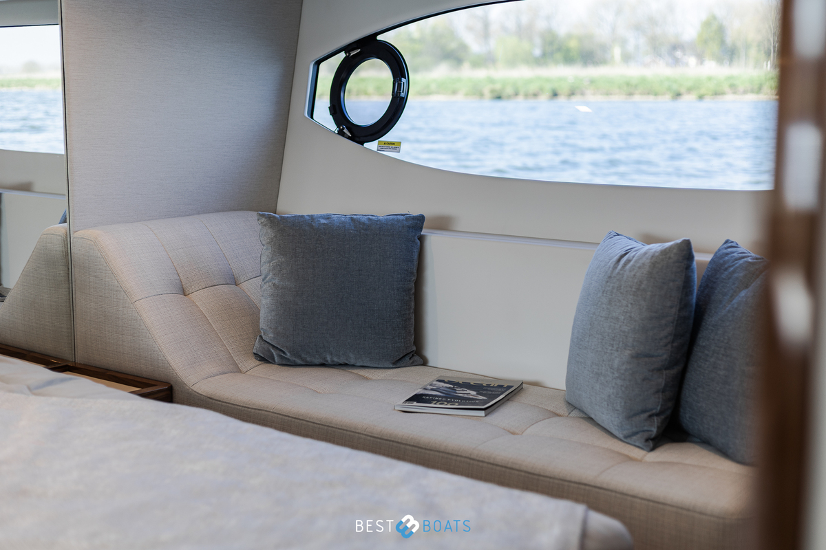 foto: 28 Riviera 4600 SPORT YACHT-PLATINUM EDITION