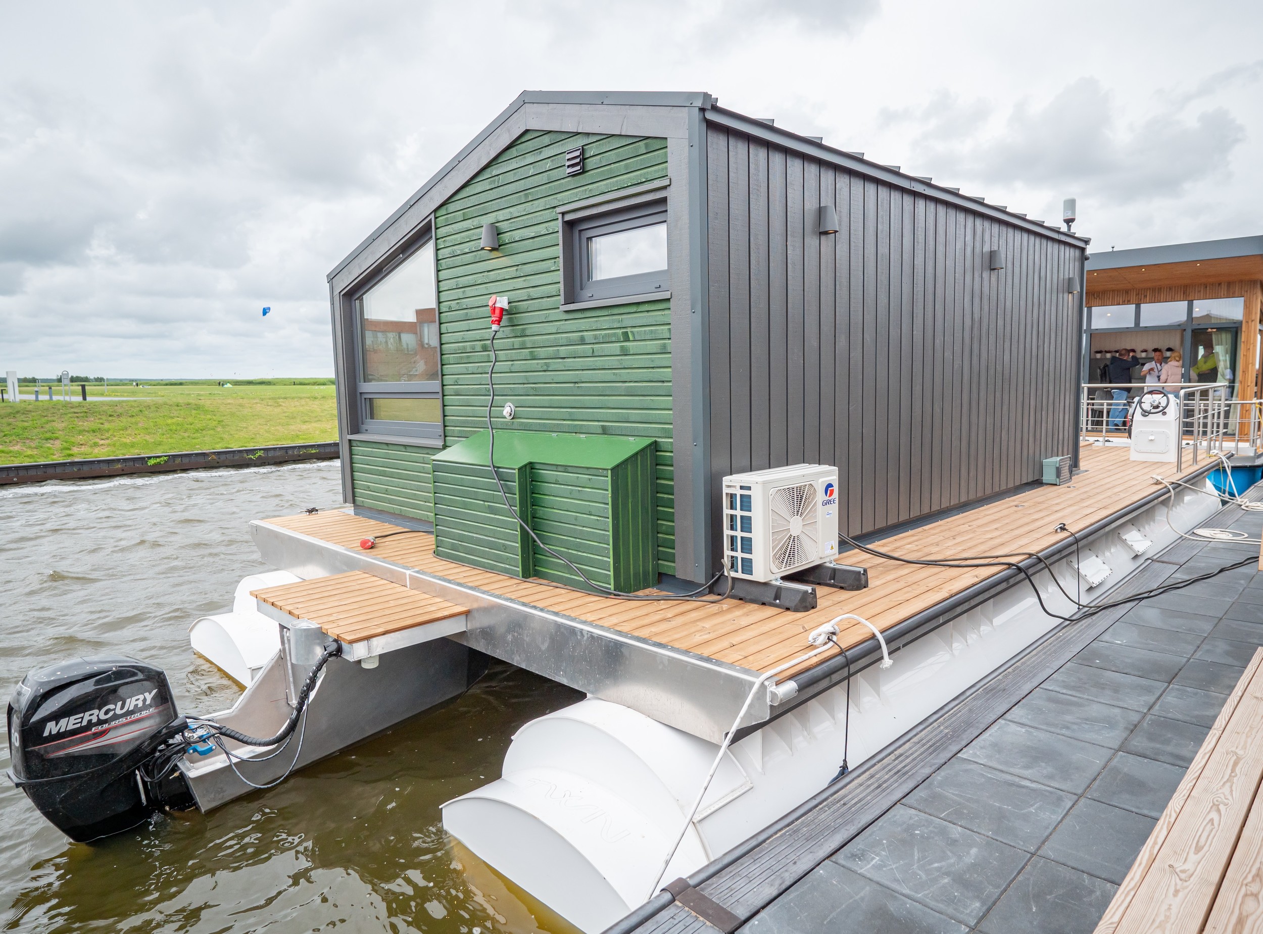 foto: 7 Twin M-Cabin Houseboat