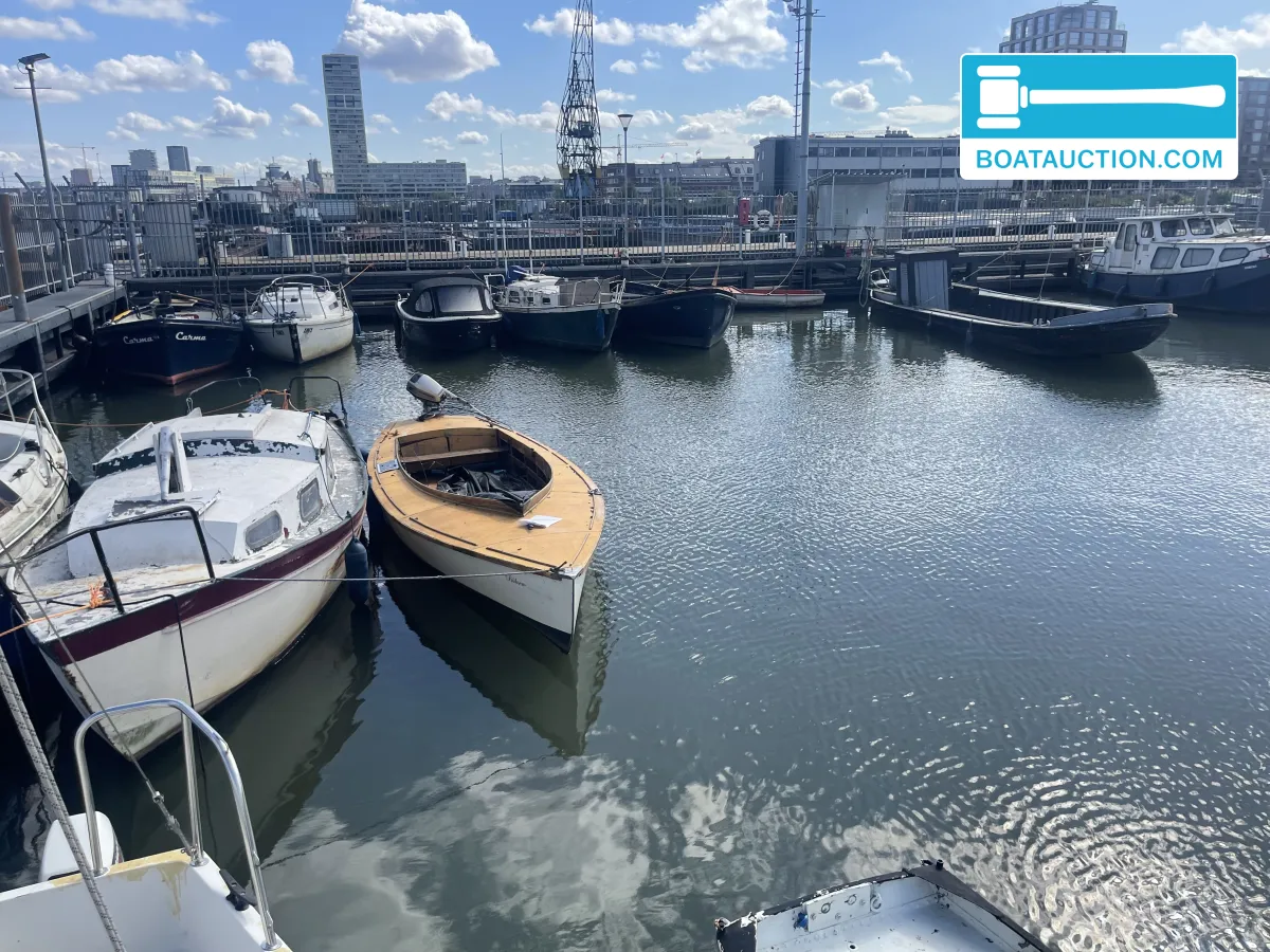 foto: 5 Motorboat 600