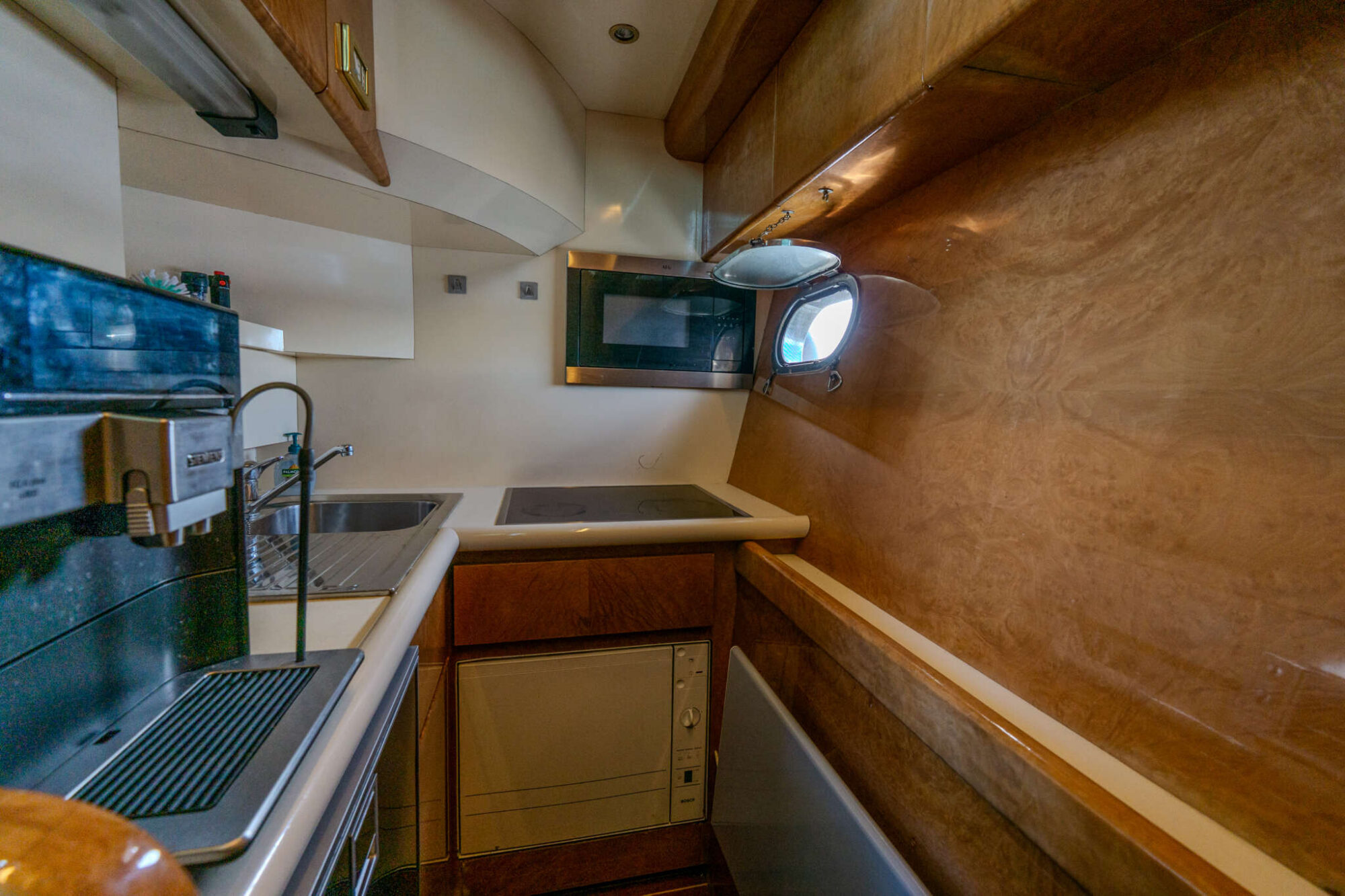foto: 29 Mochi Craft Mochi Craft 43 Flybridge