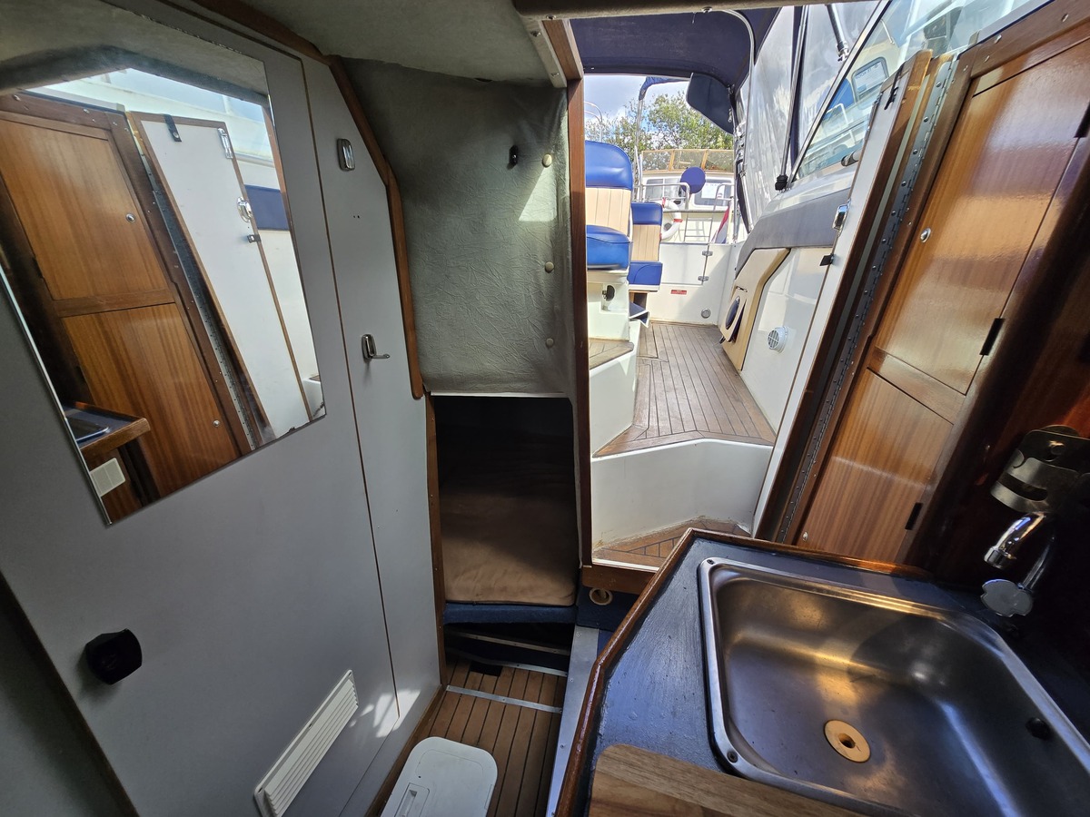foto: 8 Sea Ray 220DA