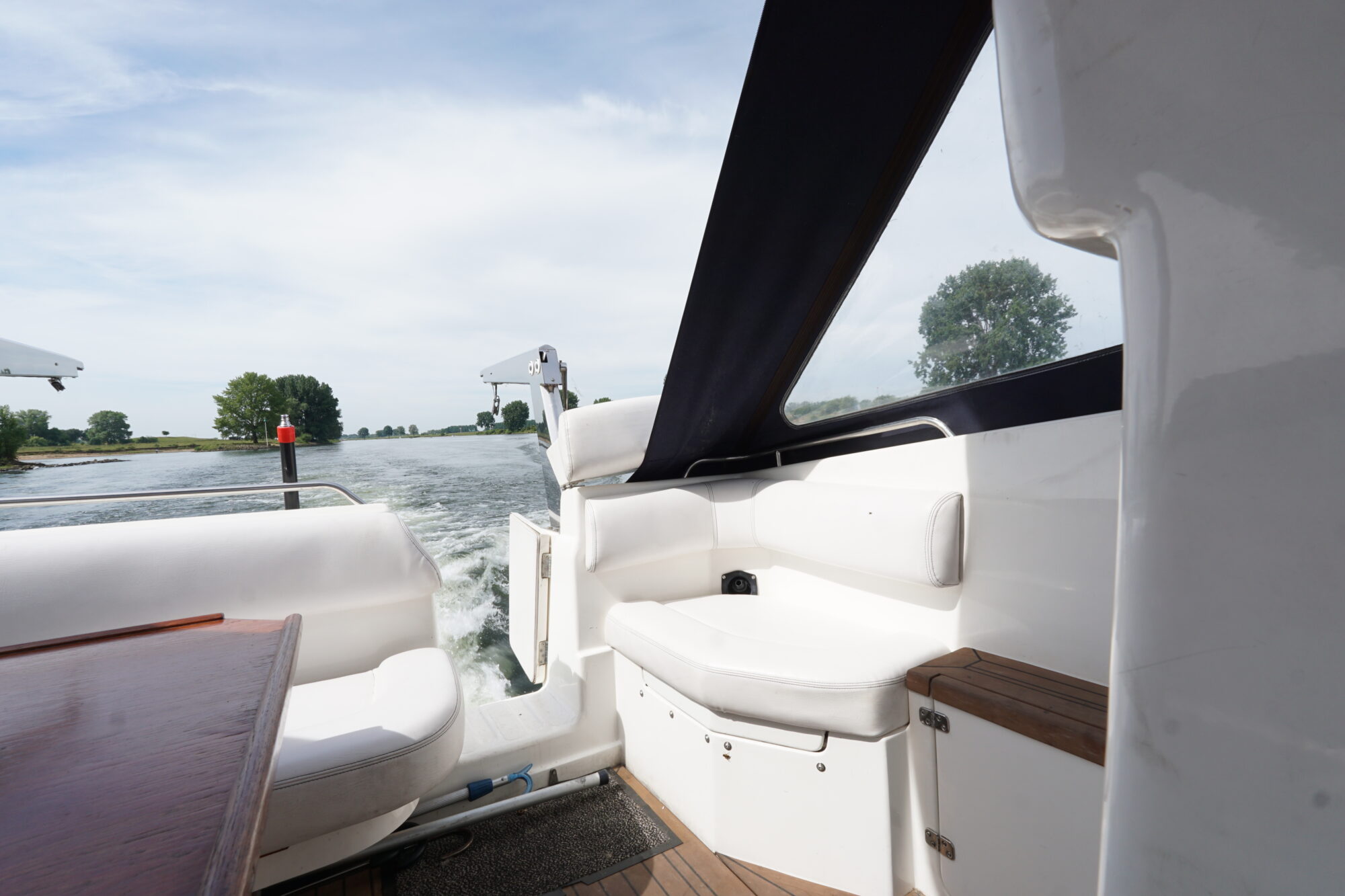 foto: 21 Sealine Sealine 328 Sport Bridge