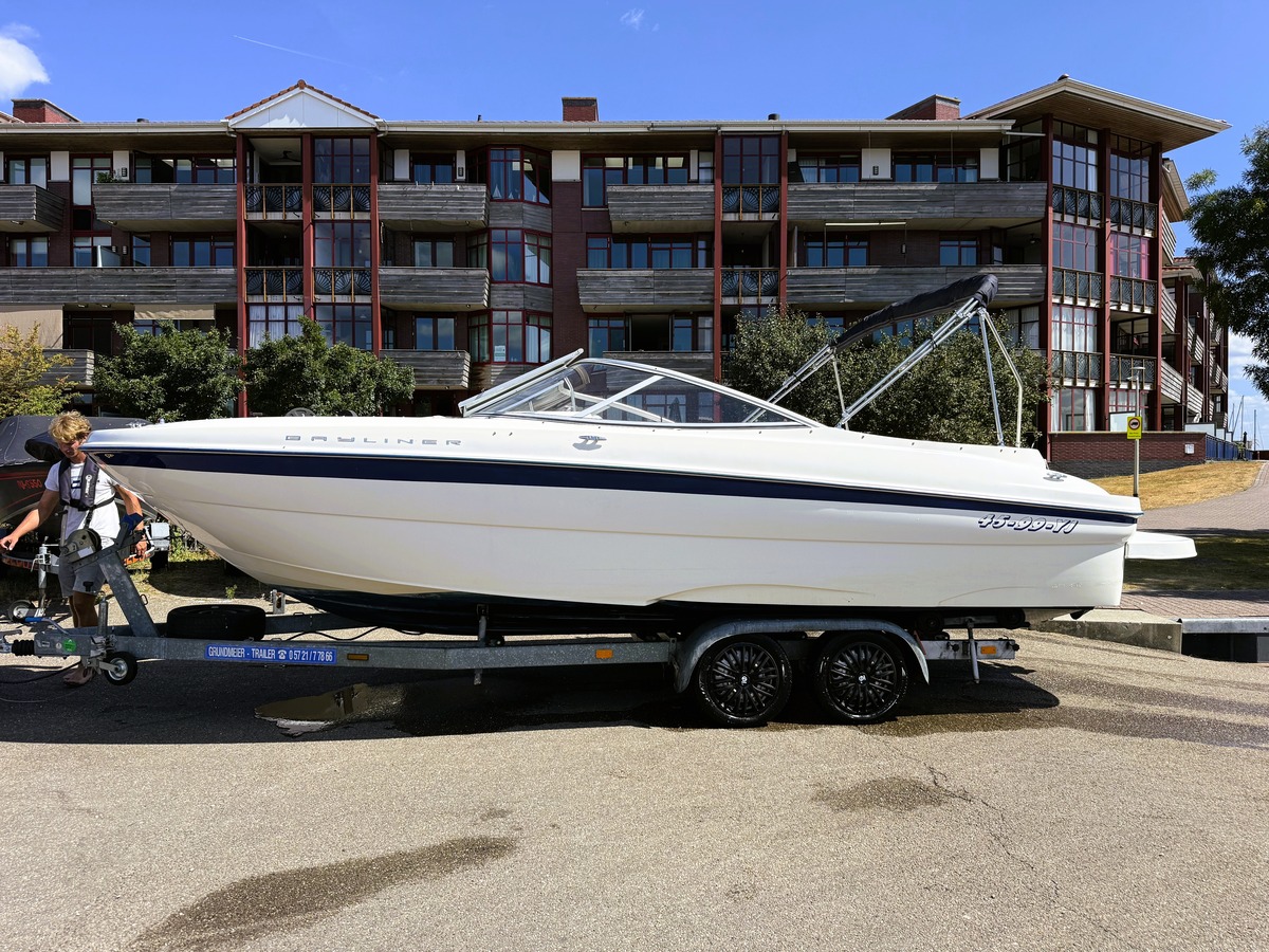 foto: 21 Bayliner 219 SD