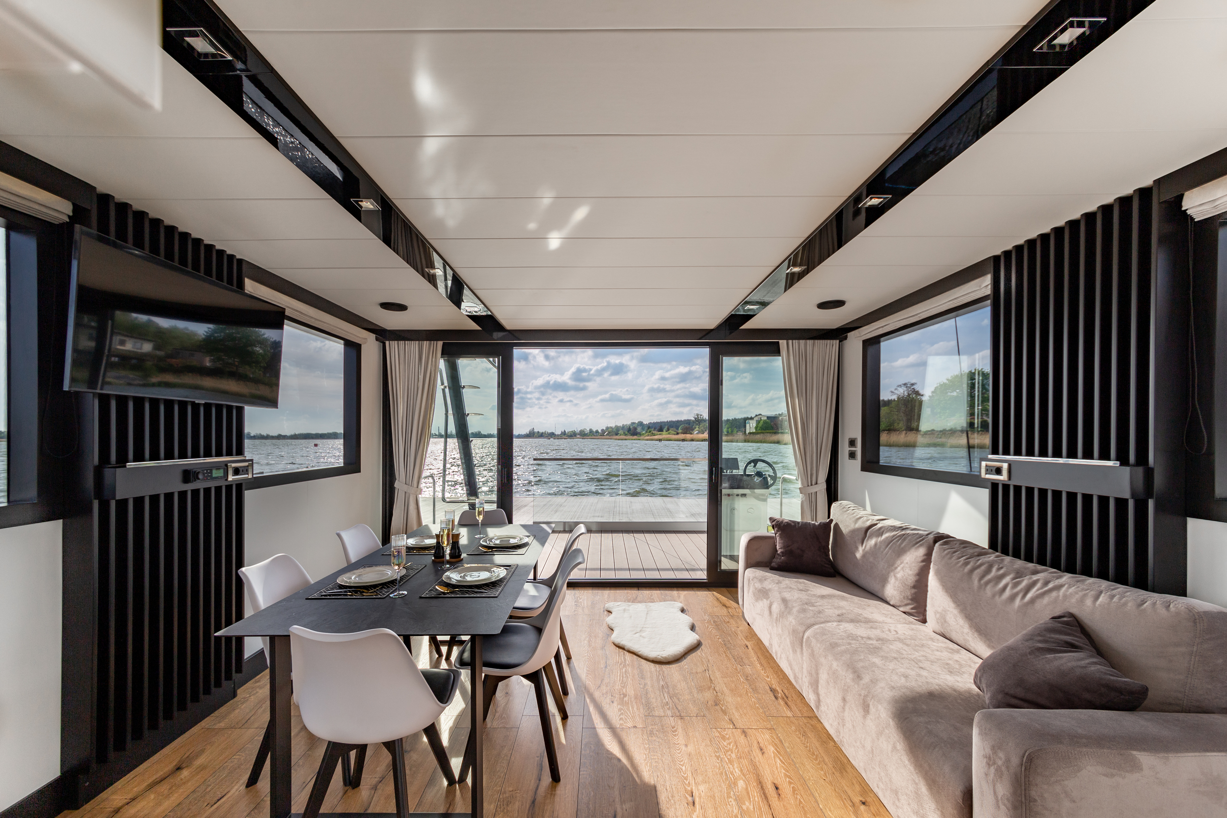 foto: 13 Nomadream Cat-House 1200 Double Decker Houseboat