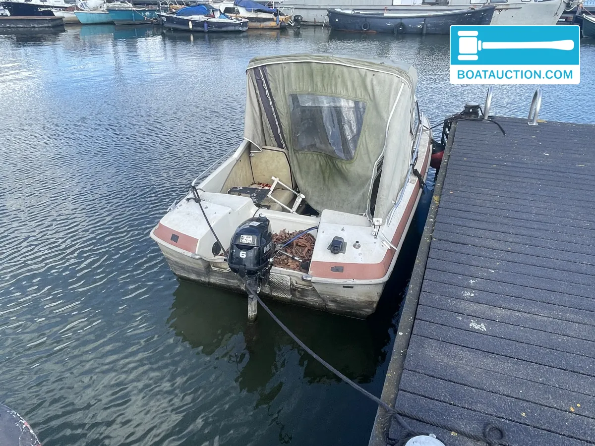 foto: 6 Motorboat 400