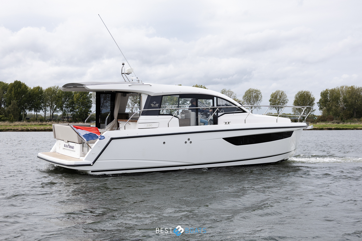 foto: 17 Sealine C330