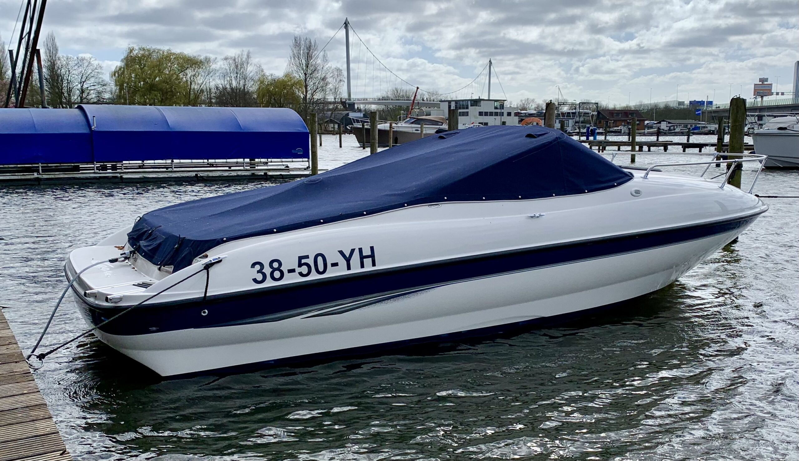 foto: 5 Bayliner 212 Cuddy