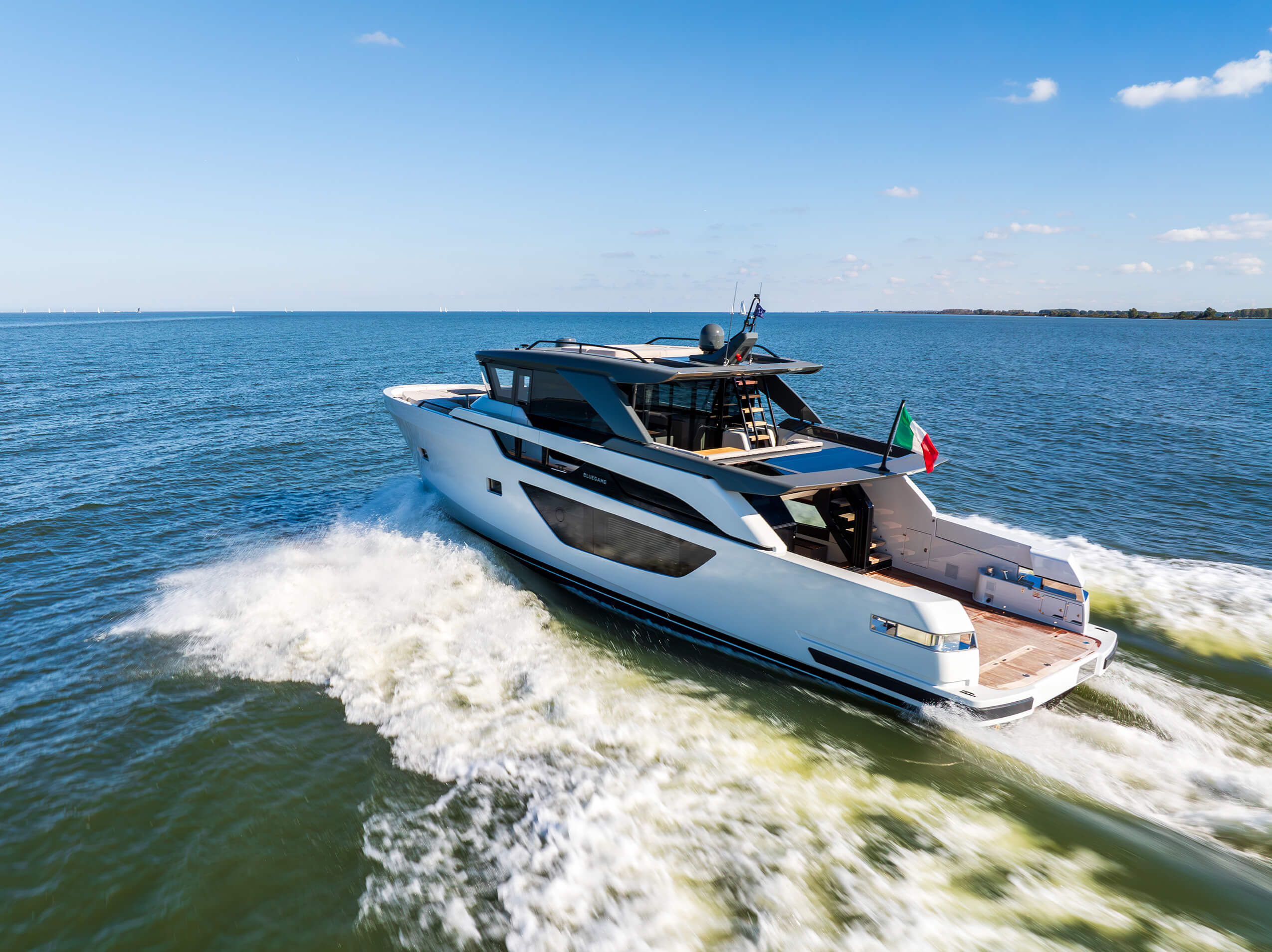 foto: 19 Bluegame BGX60