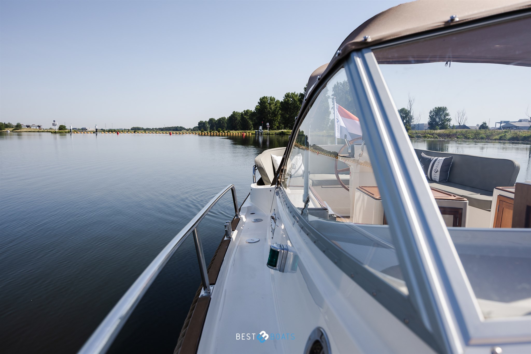 foto: 19 Interboat Intercruiser 27 Cabin