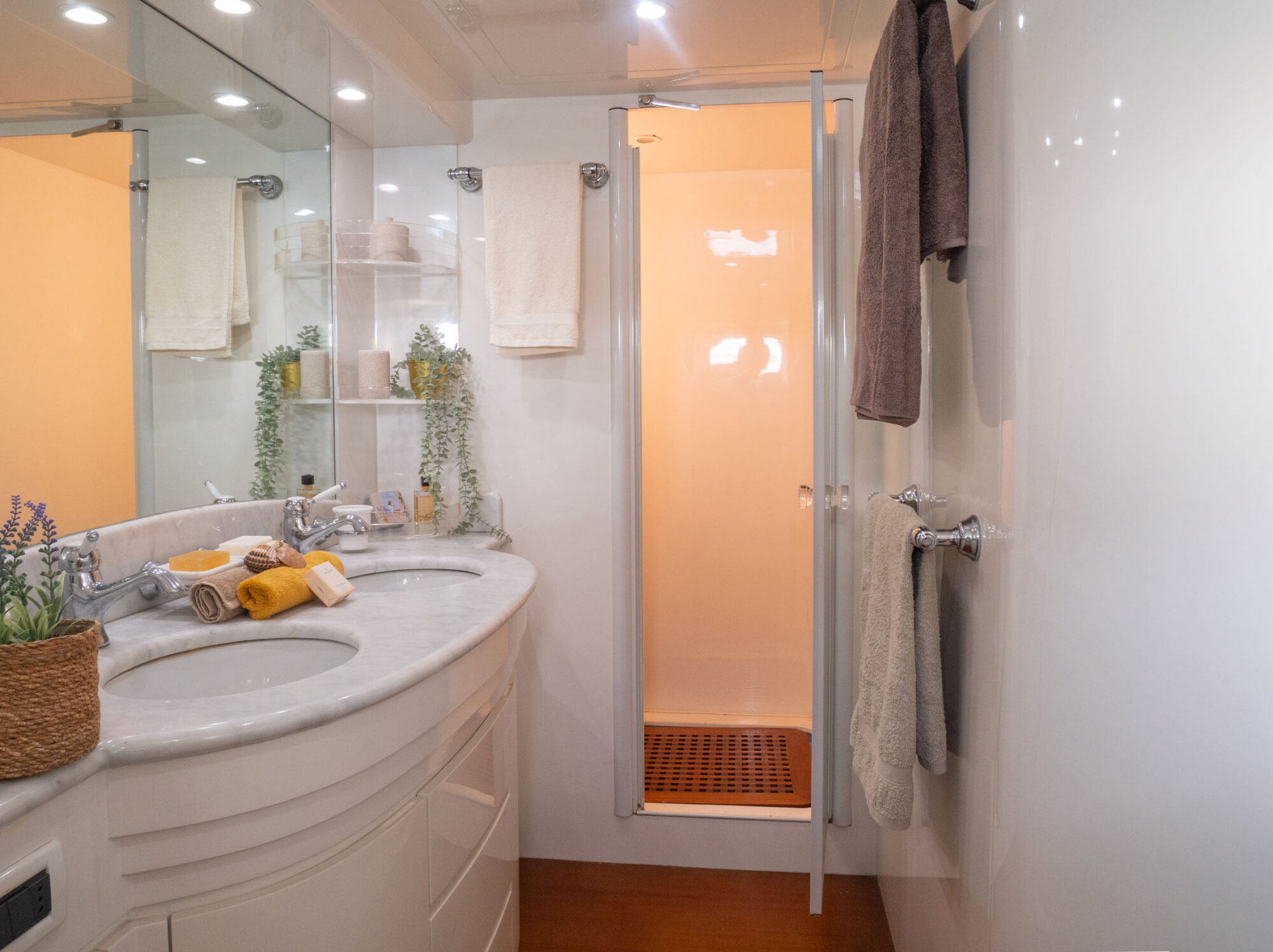 foto: 6 Falcon Falcon 100