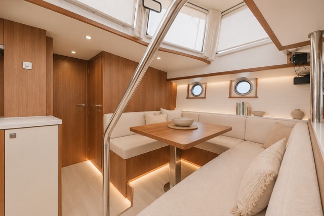 foto: 68 Serious Yachts Serious Yachts Gently Low Bridge 45 Sedan