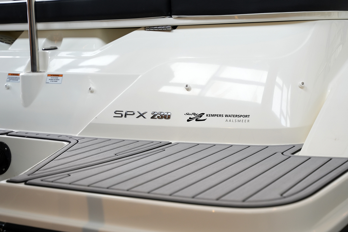 foto: 41 Sea Ray SPX 230 Outboard
