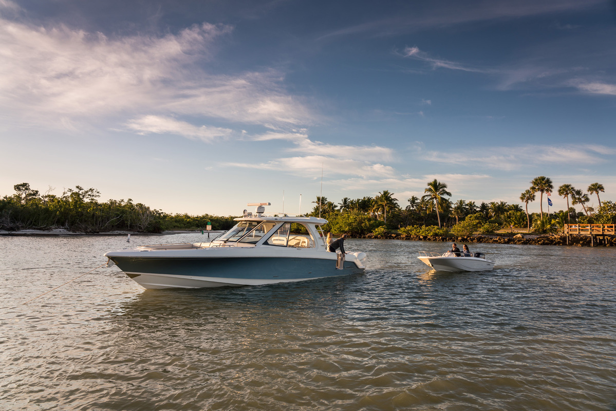 foto: 24 Boston Whaler 380 Realm