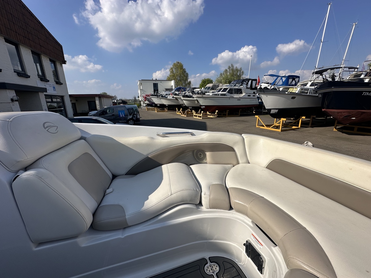foto: 11 Crownline E6