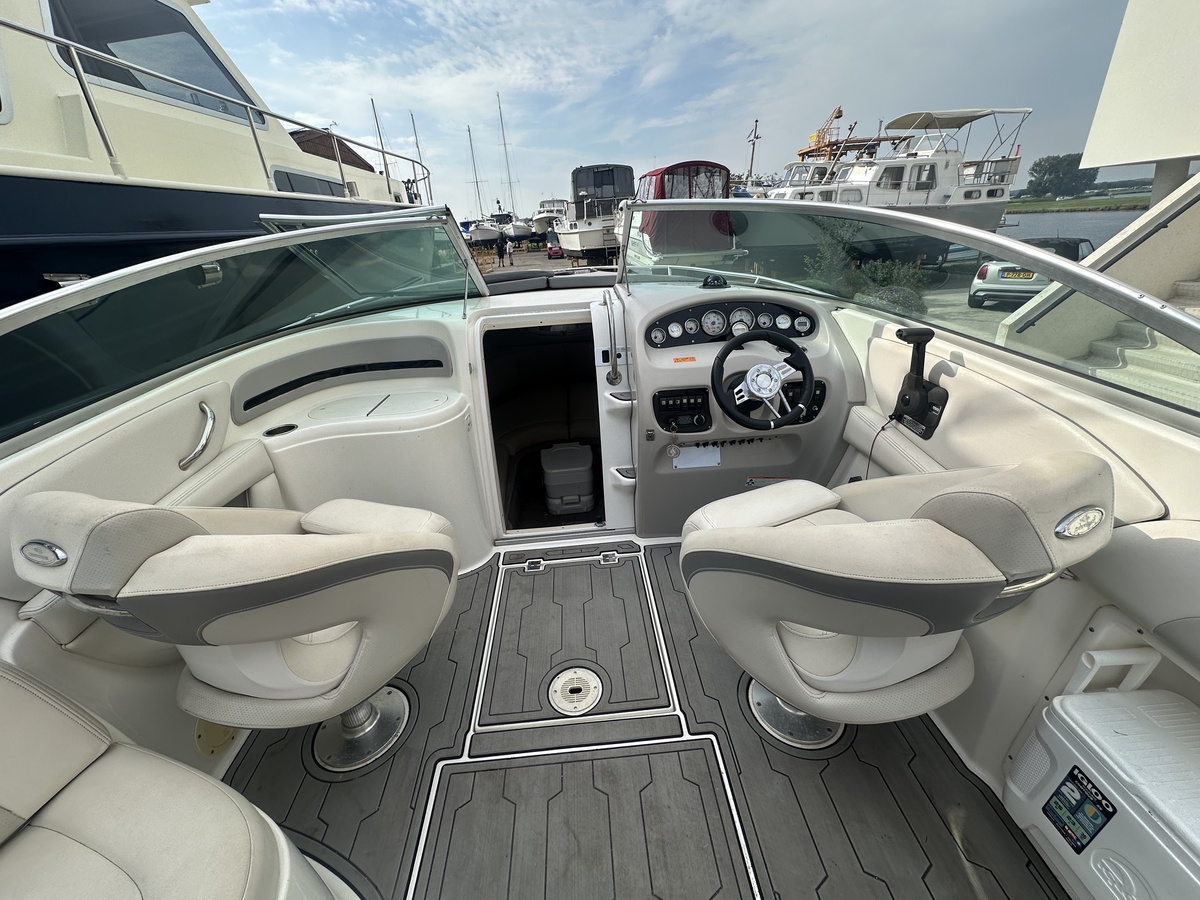 foto: 13 Chaparral 325 SSI
