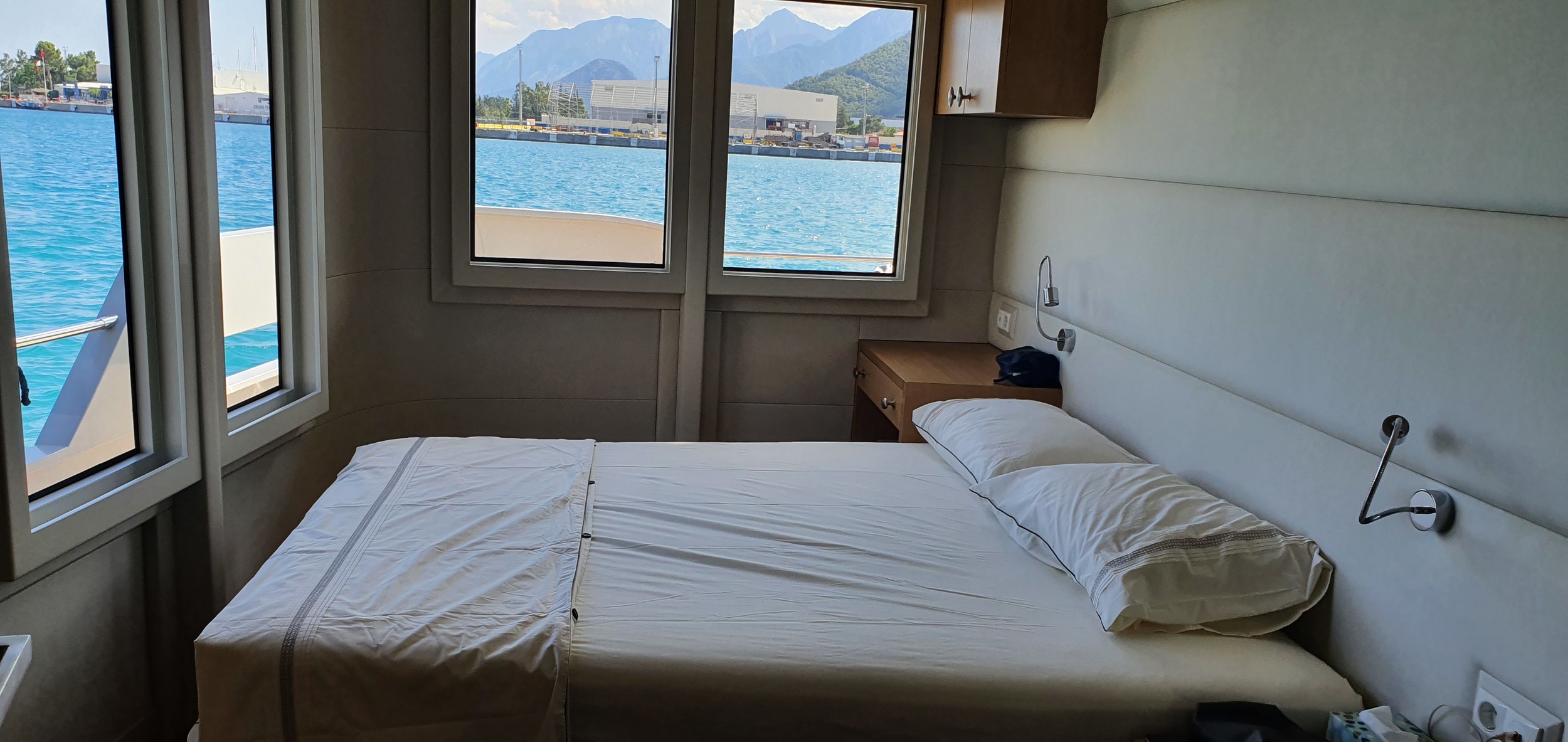 foto: 11 Maison Marine 66 Houseboat- Catamaran