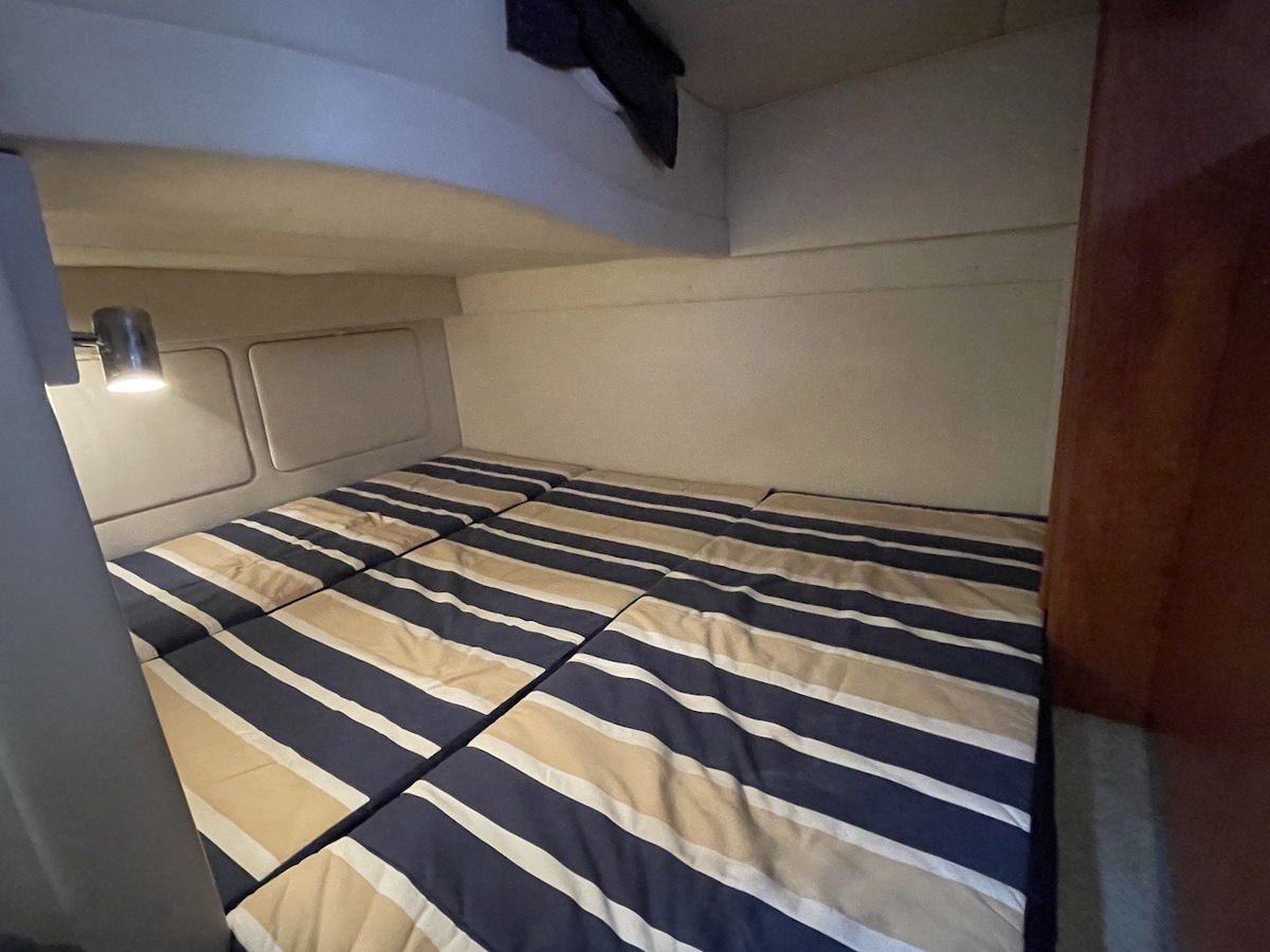 foto: 9 Bayliner  335 Cruiser
