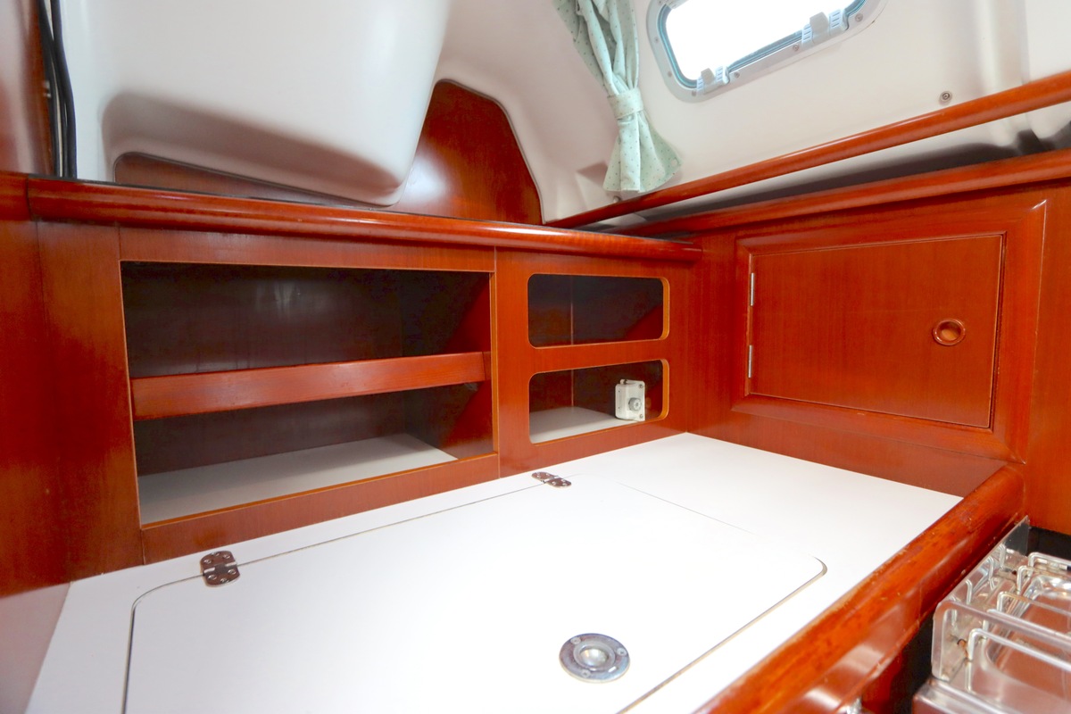 foto: 14 Beneteau Oceanis Clipper 331 Lifting keel