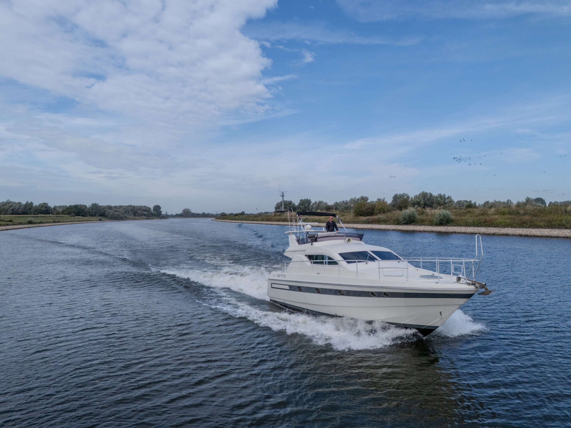 foto: 30 Mochi Craft Mochi Craft 43 Flybridge