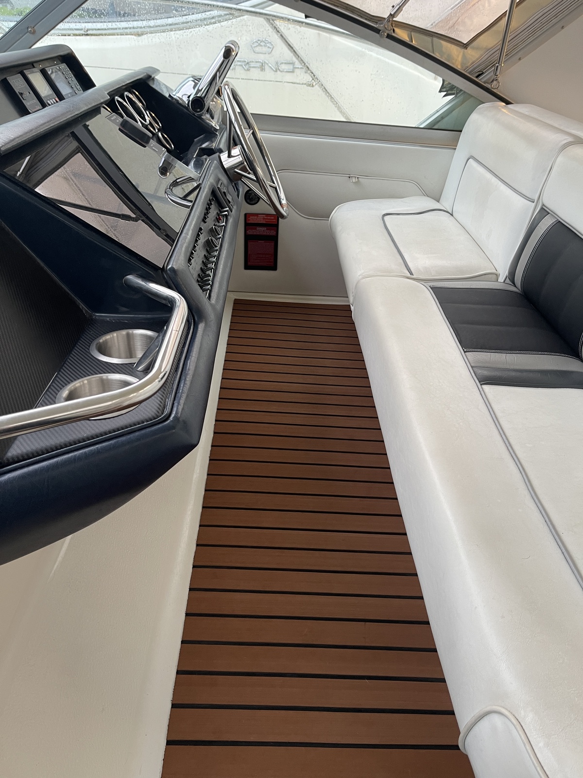 foto: 19 Sea Ray 310 Sundancer 