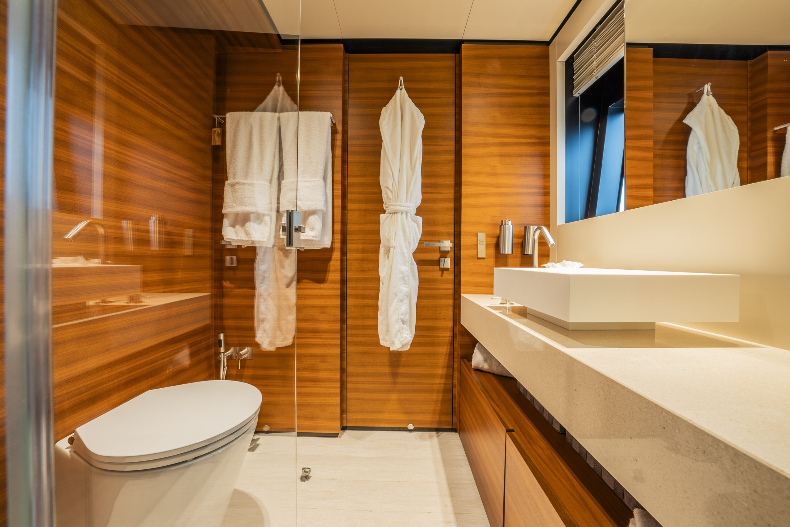 foto: 48 Custom Line Navetta 33