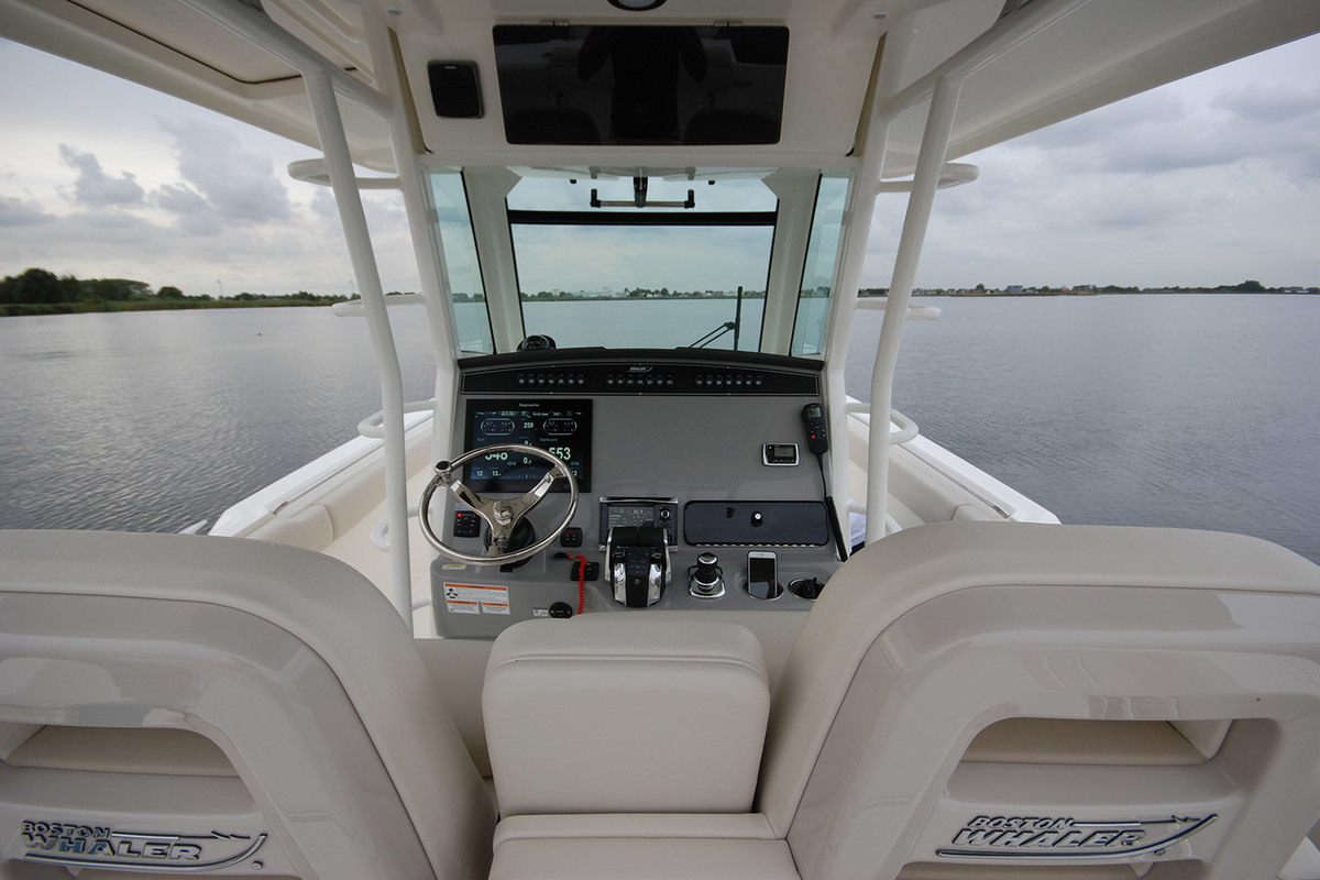 foto: 23 Boston Whaler 330 Outrage