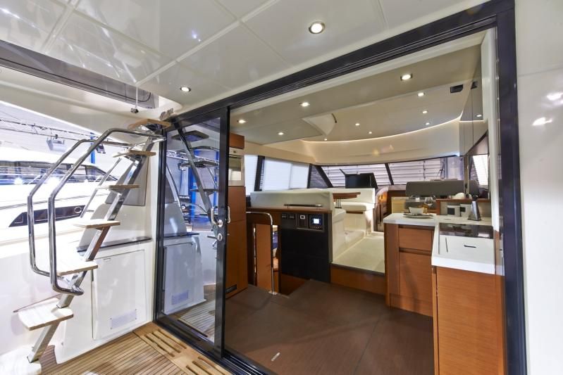 foto: 6 Prestige 450