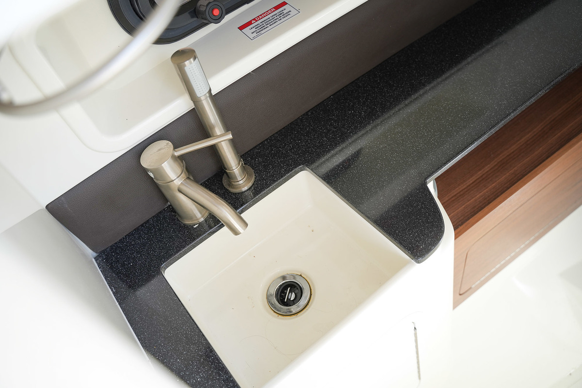 foto: 21 Sea Ray SDX 290 Outboard