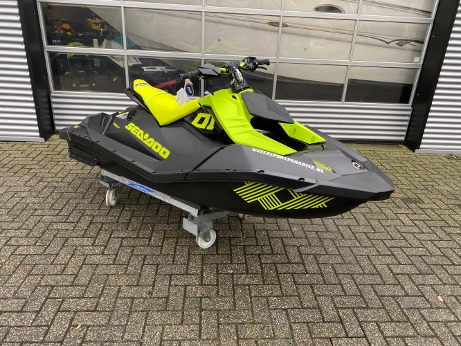 foto: 6 Sea-Doo Spark 2-up Trixx 2023 MANTA GREEN