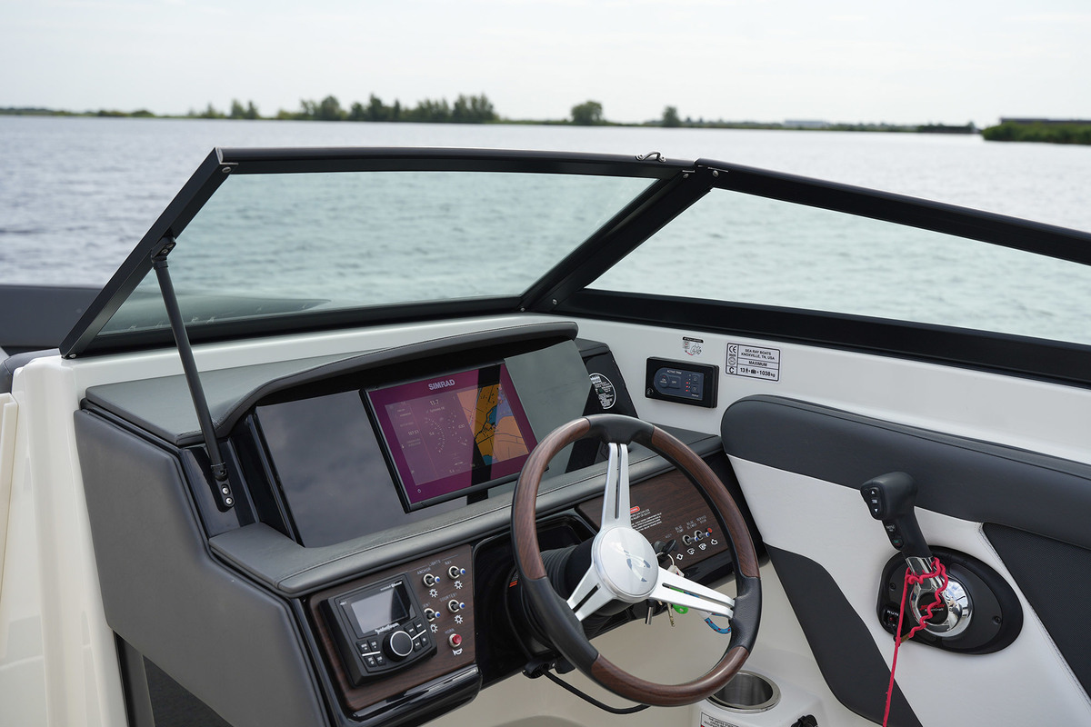 foto: 21 Sea Ray  SPX 230