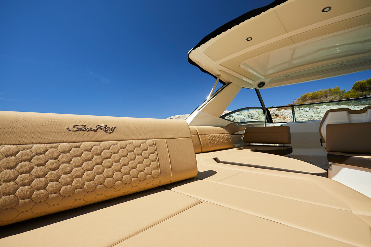 foto: 8 Sea Ray Sundancer 320