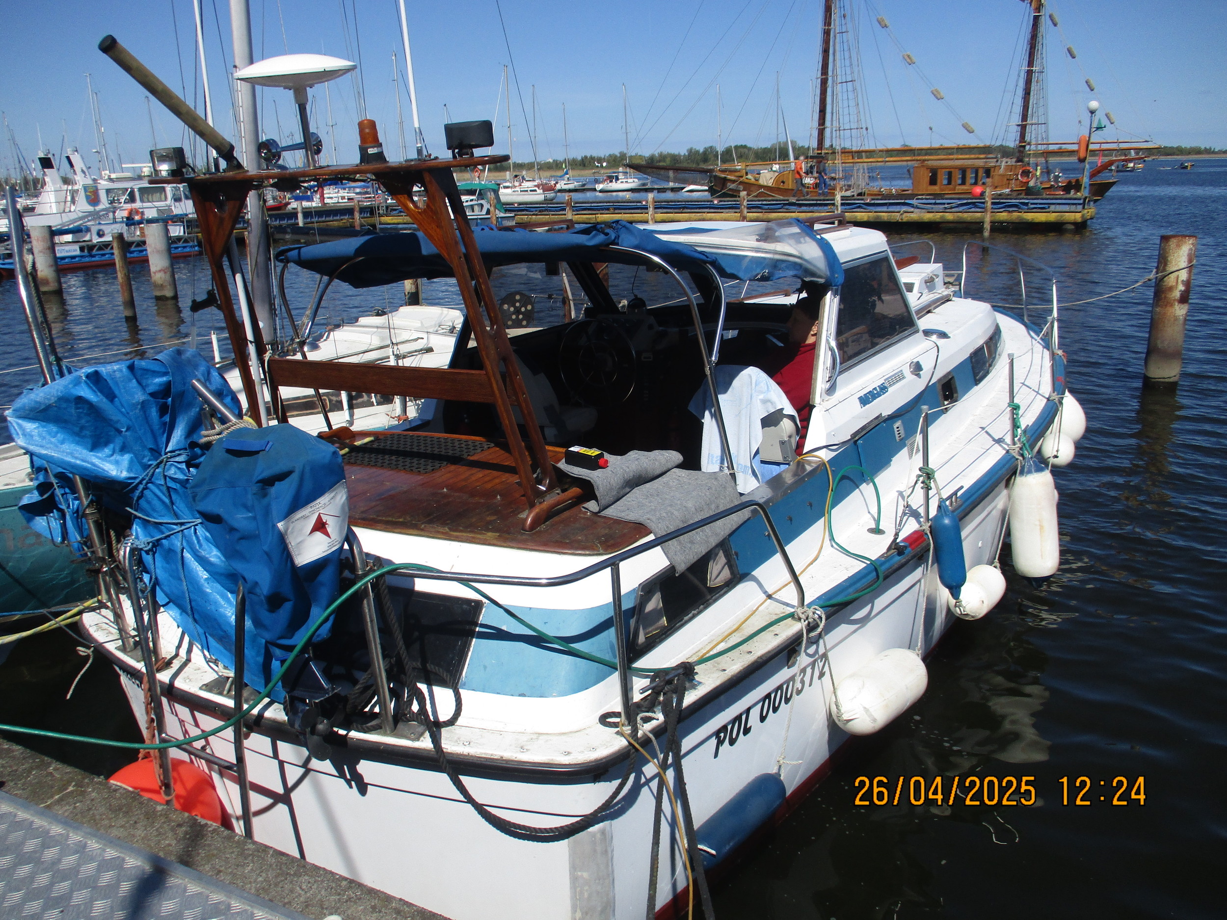 foto: 28 Amerglass Searunner 30 AK