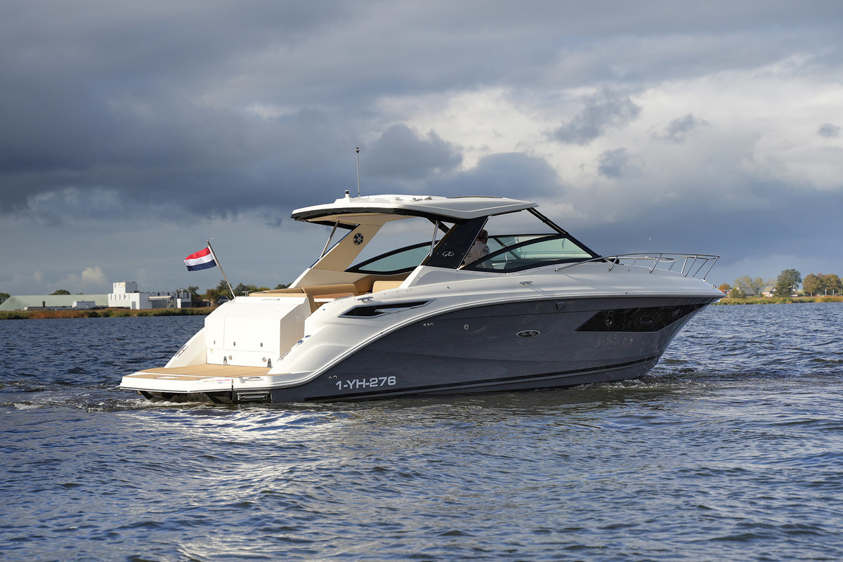 foto: 35 Sea Ray Sundancer 320