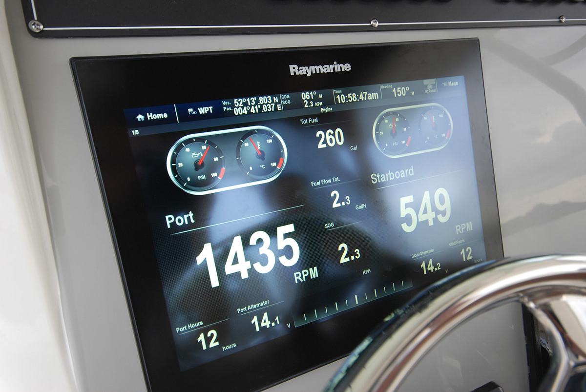 foto: 18 Boston Whaler 330 Outrage