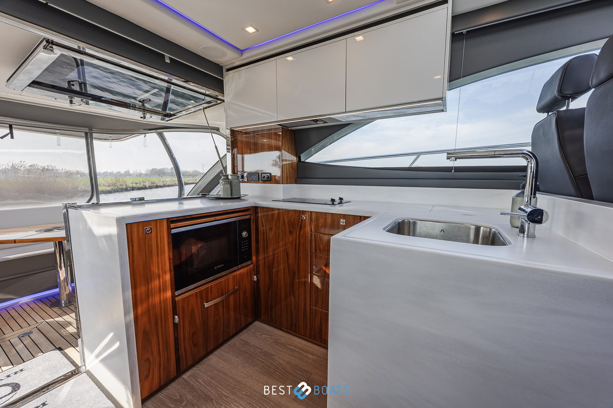 foto: 30 Riviera 4600 SPORT YACHT-PLATINUM EDITION