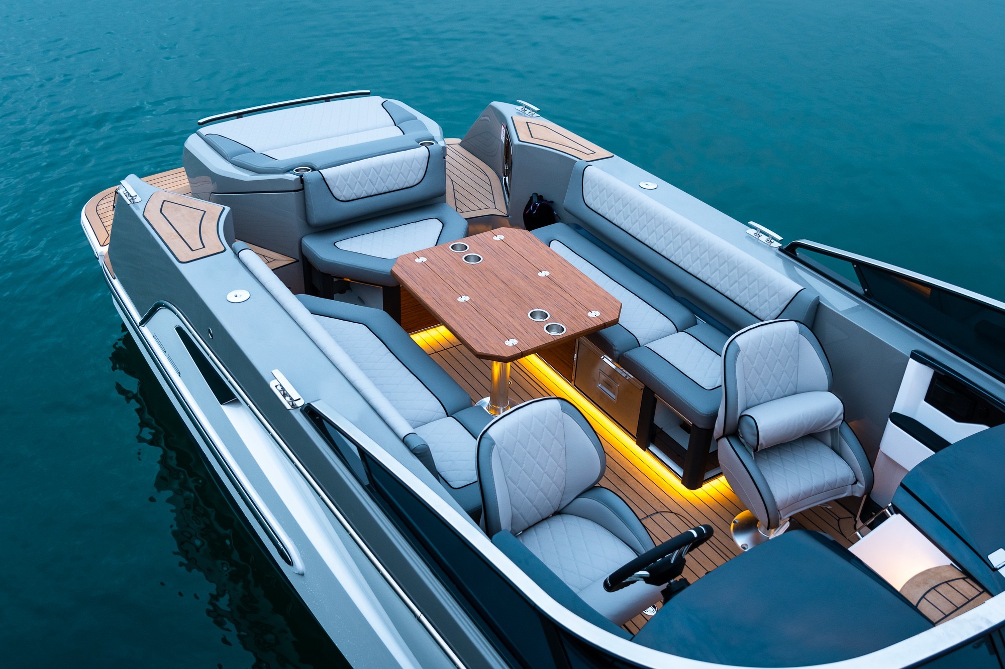 foto: 16 Alfastreet Marine 23 Cabin Evolution Electric