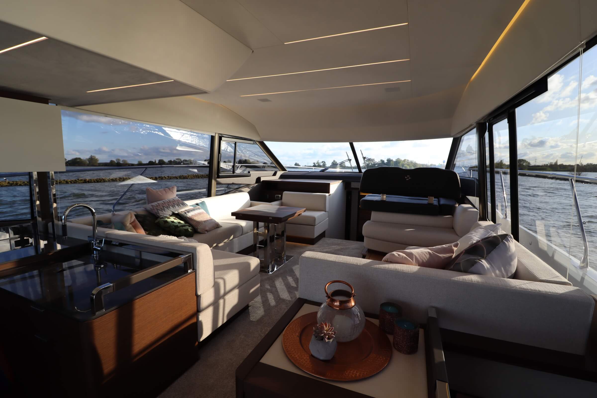 foto: 31 Prestige 590 flybridge #129