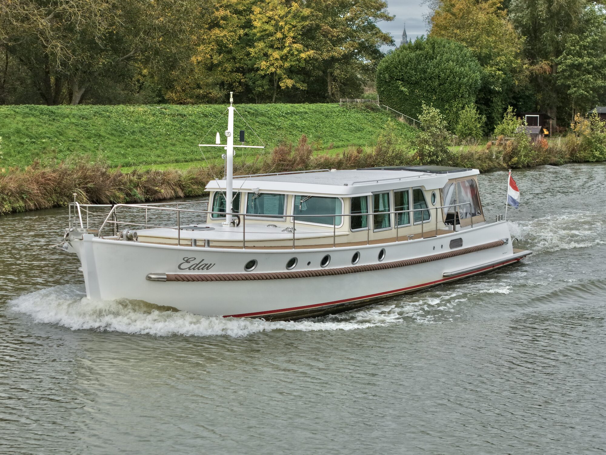 foto: 66 Serious Yachts Serious Yachts Gently Low Bridge 45 Sedan